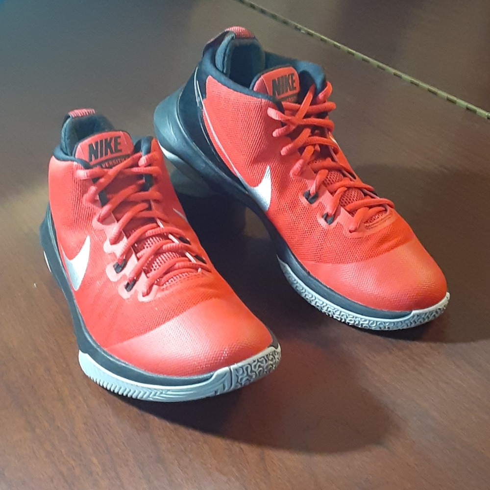 Nike air versatile ll